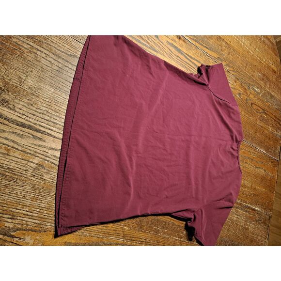 Greentown Scrubs Wine V-Neck Top Women’s Large GB-112BRY Pockets Side Slits - Picture 2 of 2
